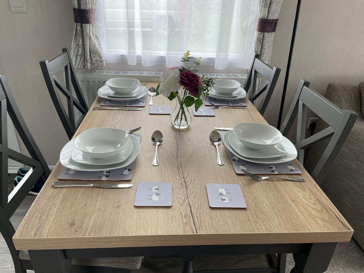 Luxury Caravan Cornwall Sleeps 4 Countryside View St Austell Εξωτερικό φωτογραφία
